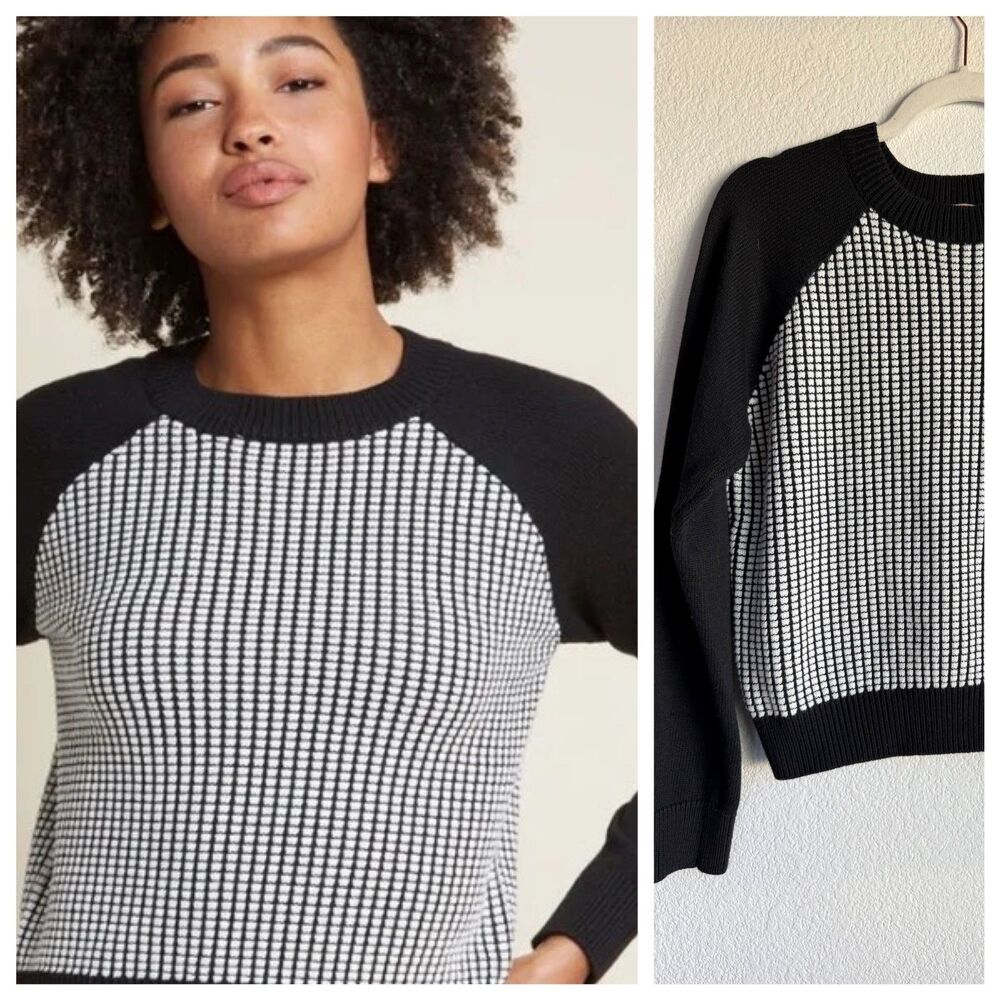 ModCloth Women's Casual Complement Raglan Crew Neck Sweater in Black & White